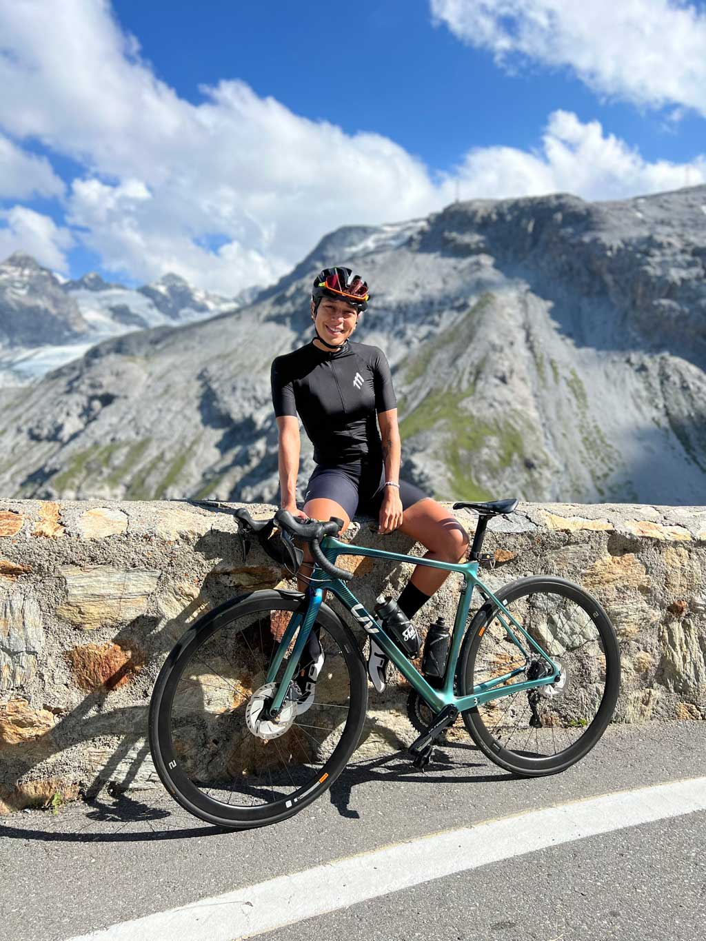 Atleta 111 · Essentials